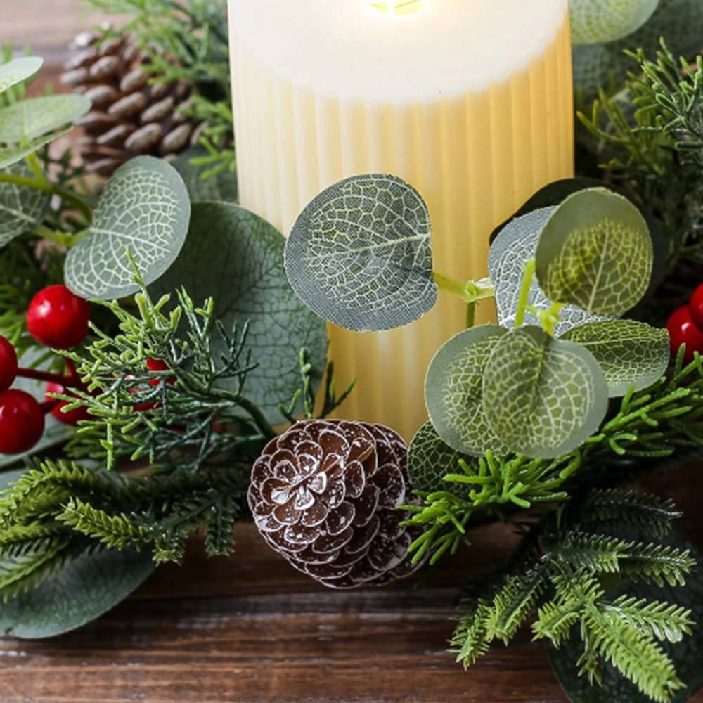 إكليل التوت الأحمر حامل شمعة كلاسيكي حلقة زخرفية احتفالية كوز الصنوبر الديكور لديكور الطاولة عطلة جمع عيد الميلاد