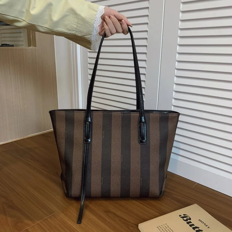 

Chic-elegant-looking 2025 New Ladies Luxury Brand Leather Hand Bag Famous Designer Elegant Popular Casual High-Quality​