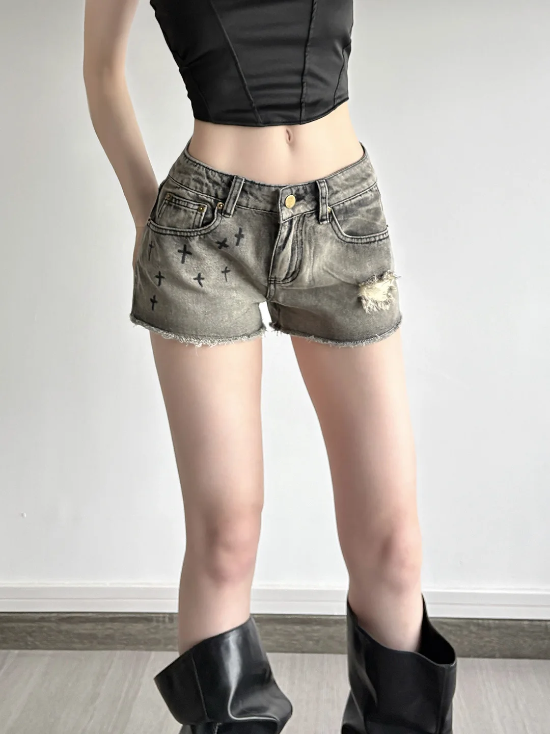 

Женские джинсовые шорты с низкой посадкой в стиле ретро, с эффектом потертости, выбеленные, укороченные, облегающие, в уличном стиле