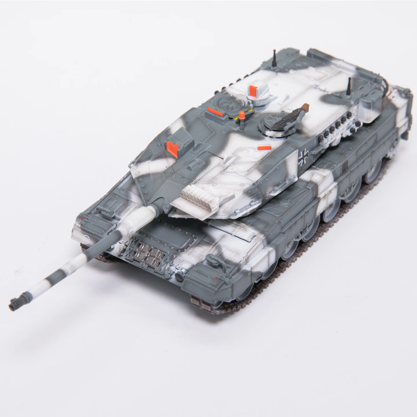 Spot 1: 72 German Leopard 2A7 main battle tank model with snow coating static finished product model