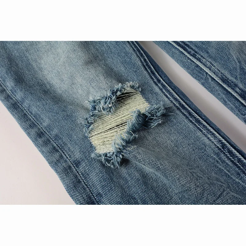 Gewaschene blaue Skinny-Jeans für Herren in Originalqualität mit Knopfleiste und zerrissenem Loch