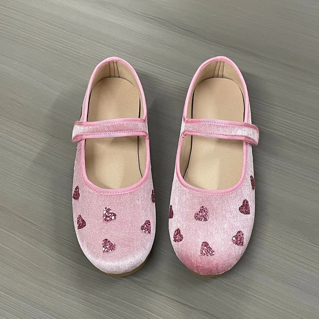 

Xingliupi New Arrival Heart Shape Woman's Casual Flats Shoes Round Velvet Ladies Shoes Summer Comfortable Shoe