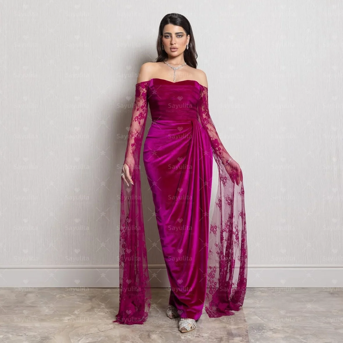 Sayulita فساتين لحضور الحفلات الموسيقية من القطيفة الناعمة المكشكشة للنساء السعوديات برقبة قارب فستان أنيق للحفلات دانتيل وأكمام طويلة فساتين سهرة مخصصة