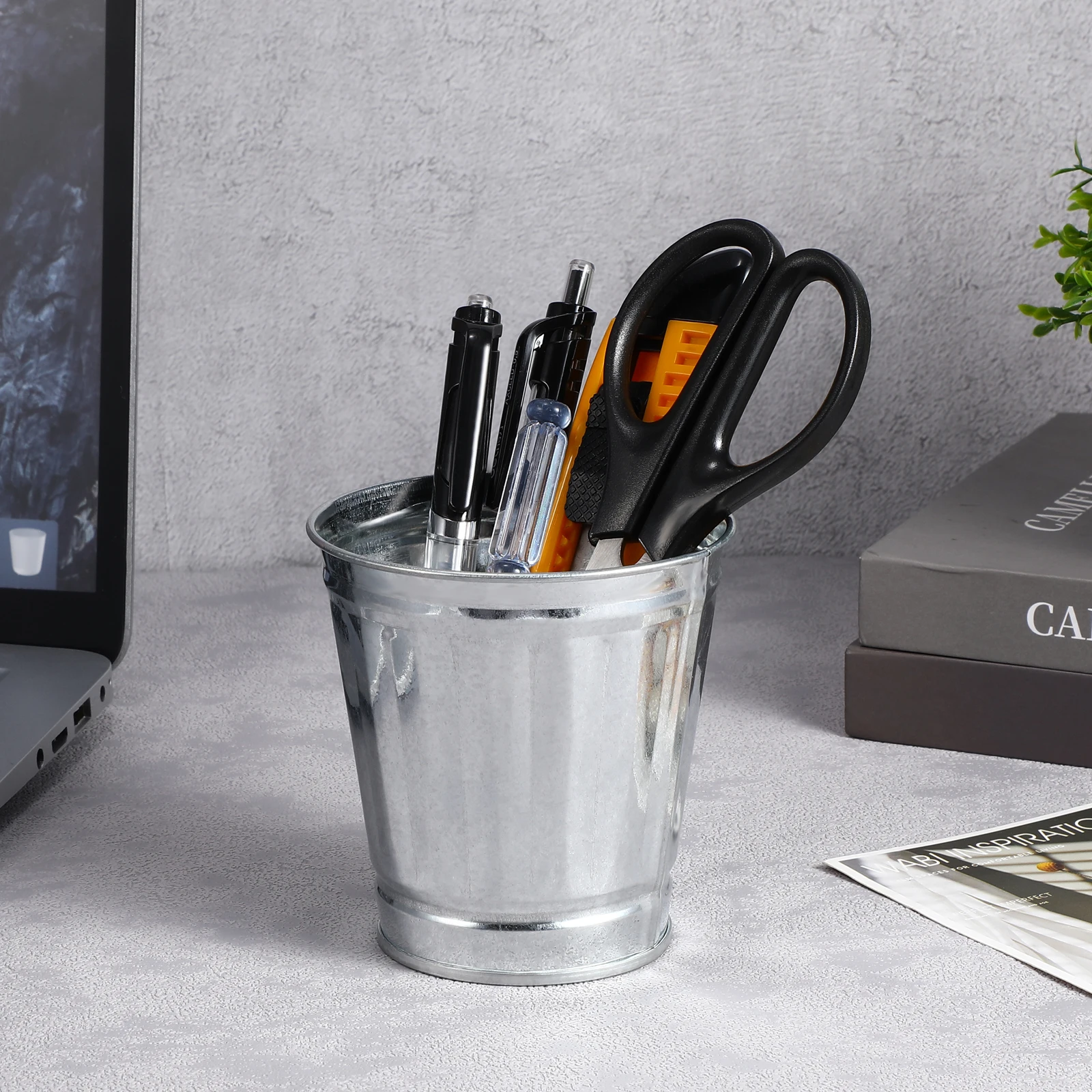 

2 pcs Mini Trash 2 Garbage Cans Pcs Galvanized Iron Small Bin Desktop Office Garbage Cans Lid Storage Waste Paper Stationery