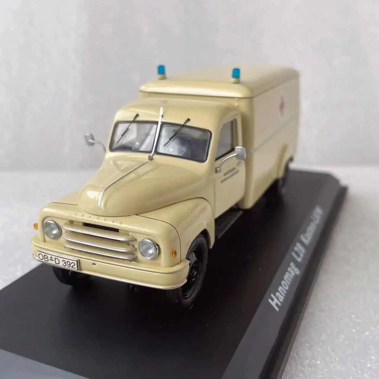 1/43 Scale Hanomag L28 Kasten-lkw Alloy Simulation Car Beige Ambulance Vintage Vehicle Die-cast Model Gift Collection