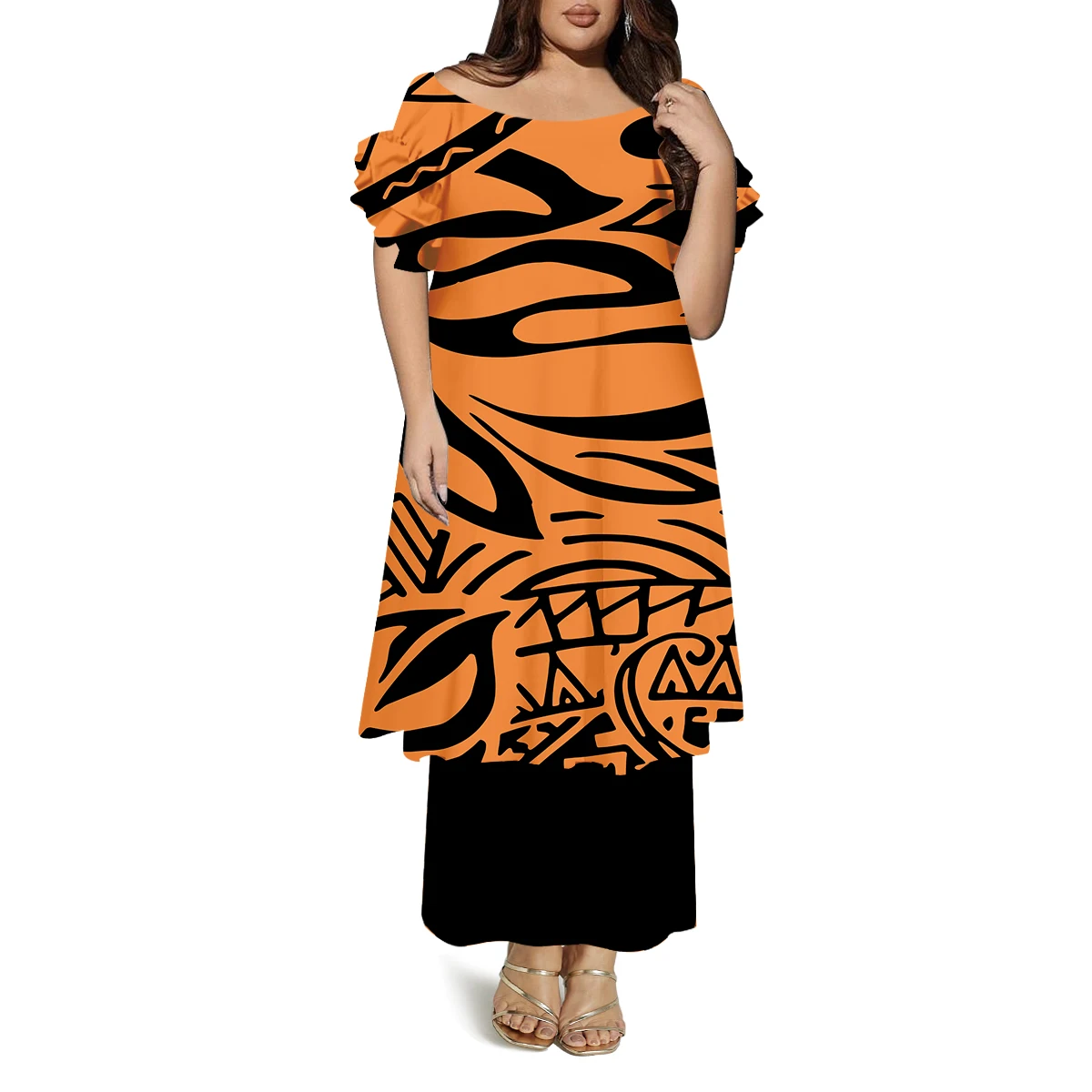 Um vestido polinésio feito sob medida casual de camada dupla com padrão em torno do pescoço e mangas borboleta confortável e solto