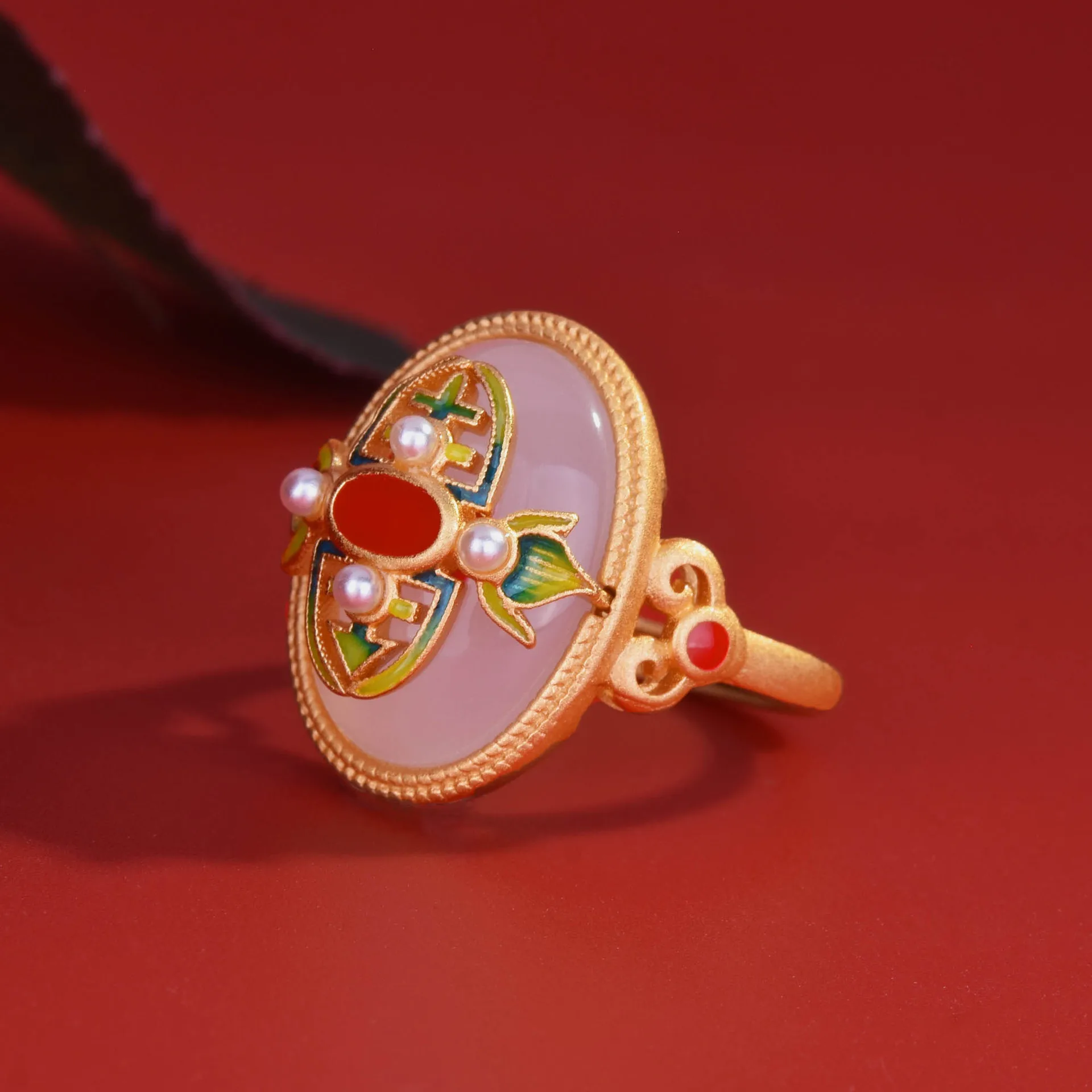 

Ancient law inheritance gilt craft painted enamel imitation Hetian jade ring gold-plated jewelry noble retro elegant ring