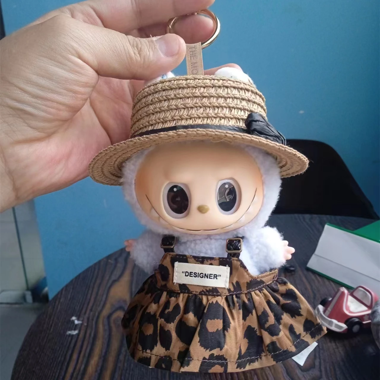 Adatto per 17CMLABUBU Accessori per vestiti per bambole Cappello di paglia Gonna a spalla con stampa leopardata Regalo di compleanno Giocattoli per bambini