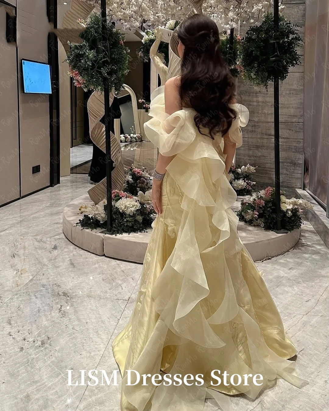 LISM 럭셔리 오프 숄더 이브닝 드레스 민소매 비즈 장식 레이스 맞춤형 여성용 2026 섹시 웨딩 파티 정장