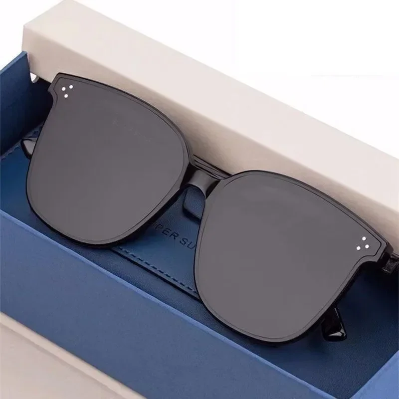 New Sunglasses Women's Large Frame Sunglasses Men's Fashion UV Protective Sunglasses Fashion Single Item