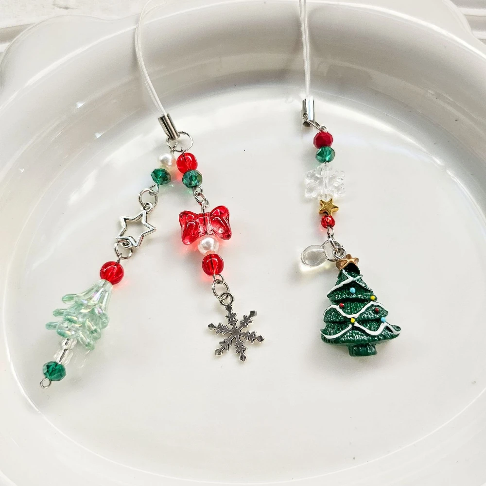 Christmas Tree Pendant Cellphone Straps Acrylic Beaded Keychain Charm Red Bowknot Beads Tree Keychain Decoration Accessories