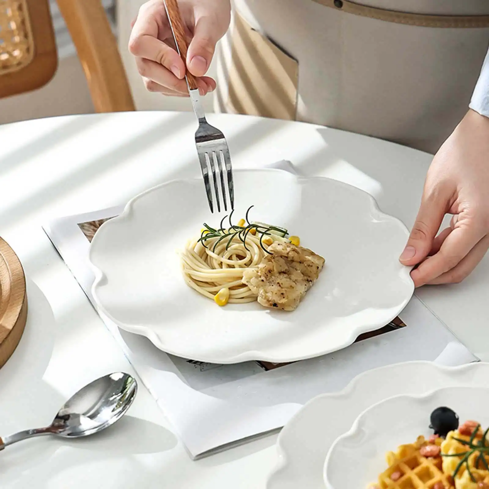 4Pcs White Ceramic Plates Set Thickened Dinner Salad Dessert Appetizer Serving Plates Oven Safe Multi-Function Kitchen Tableware