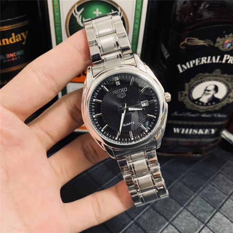 ساعة سيكو الرياضية كوارتز مقاومة للماء للرجال، مينا متعددة الوظائف وعلامات مضيئة، ستانلس ستيل أو حزام مطاطي.