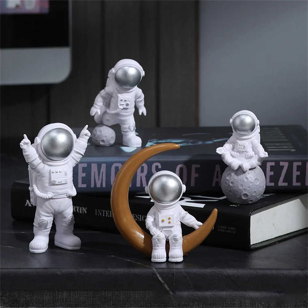 3/4pc Resin Astronaut Figure Statue Spaceman Sculpture Educational Toy Desktop Home Decoration Astronaut Model for Kids Gift