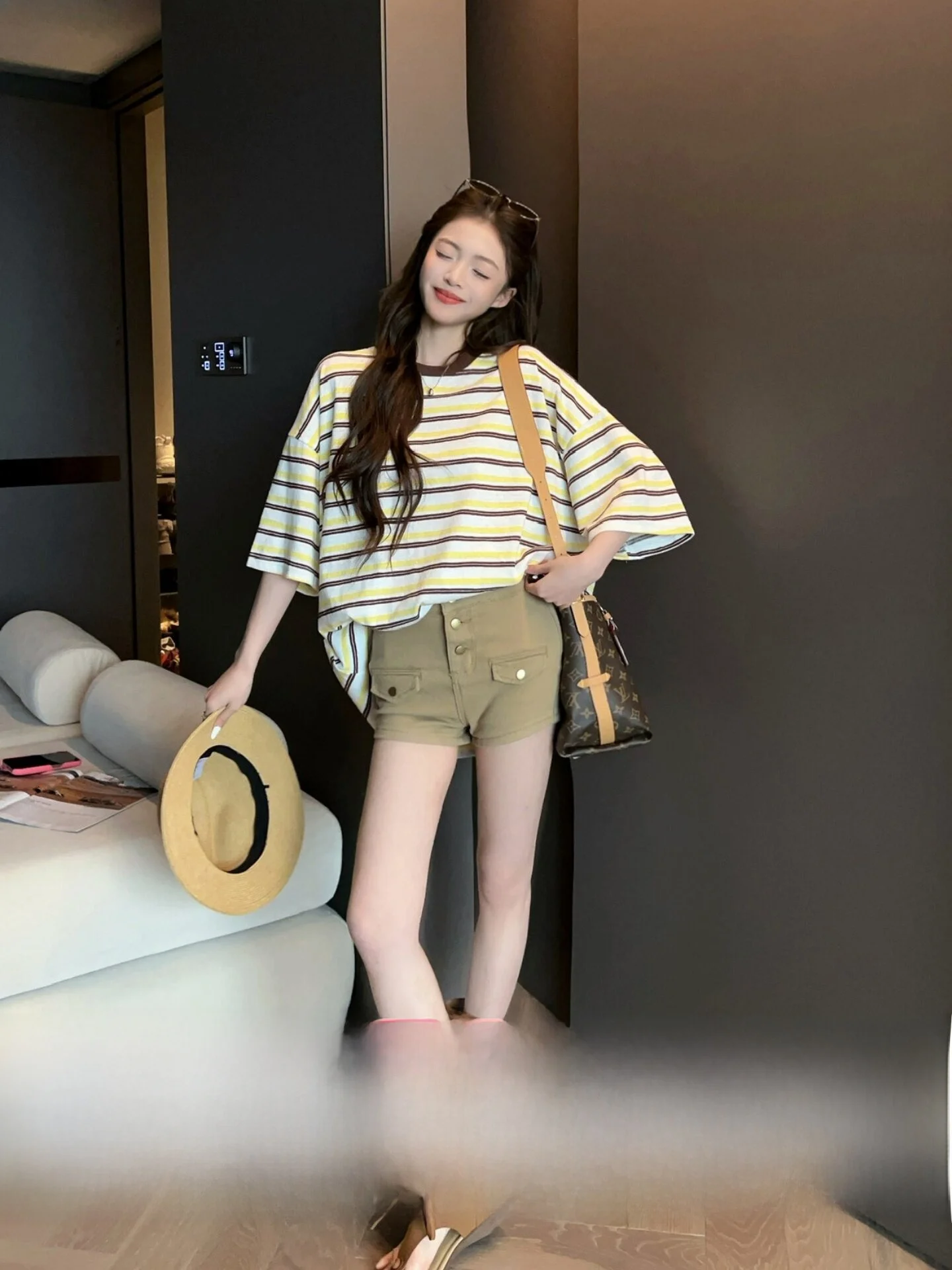 

Fashionable High Waist Slimming Denim Shorts Women's Summer 2026 Stylish Fit Hot Pants mid Stretch High Waist Jeans