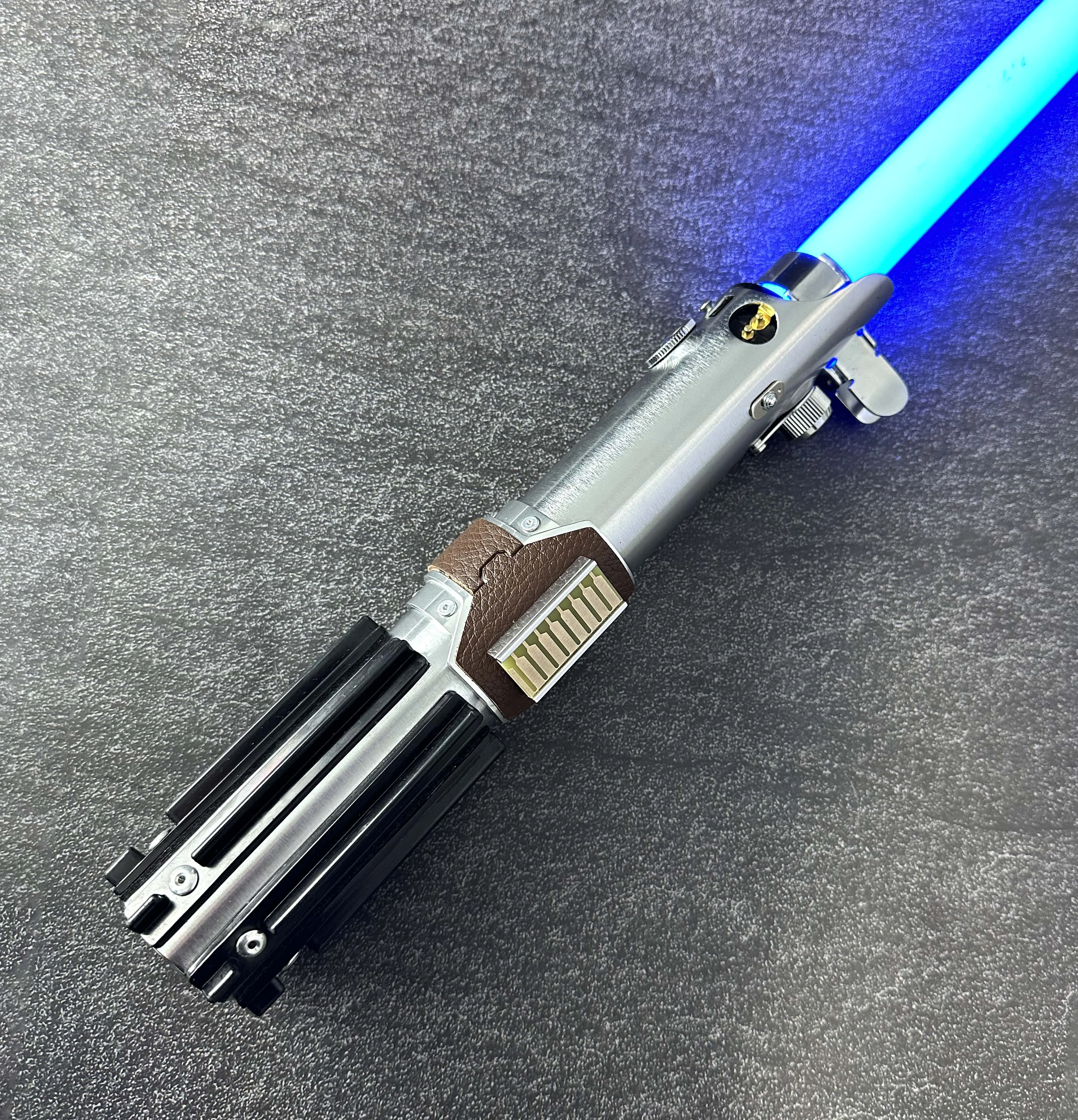 

89Sabers Graflex Luke EP9 Proffie V3.9 board 38 fonts Neopixel Lightsaber Pixel Blade Proffie Color Changing Toys