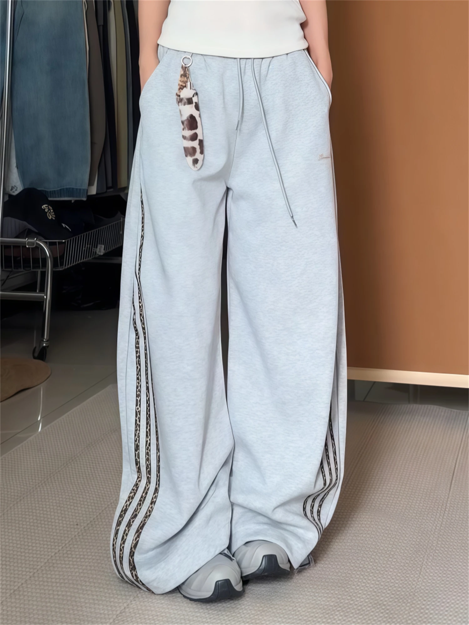 Women's Y2K Streetwear Baggy Sweatpants Gray with Leopard Print Side Stripes Drawstring Wide Leg Trousers Casual Fashion Pants