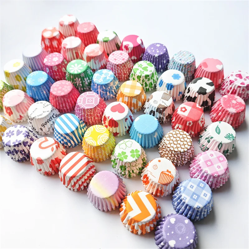 

2.5cm Colourful Patterned Baking Cake Tray 500pcs Round Paper Cupcake Cases Set