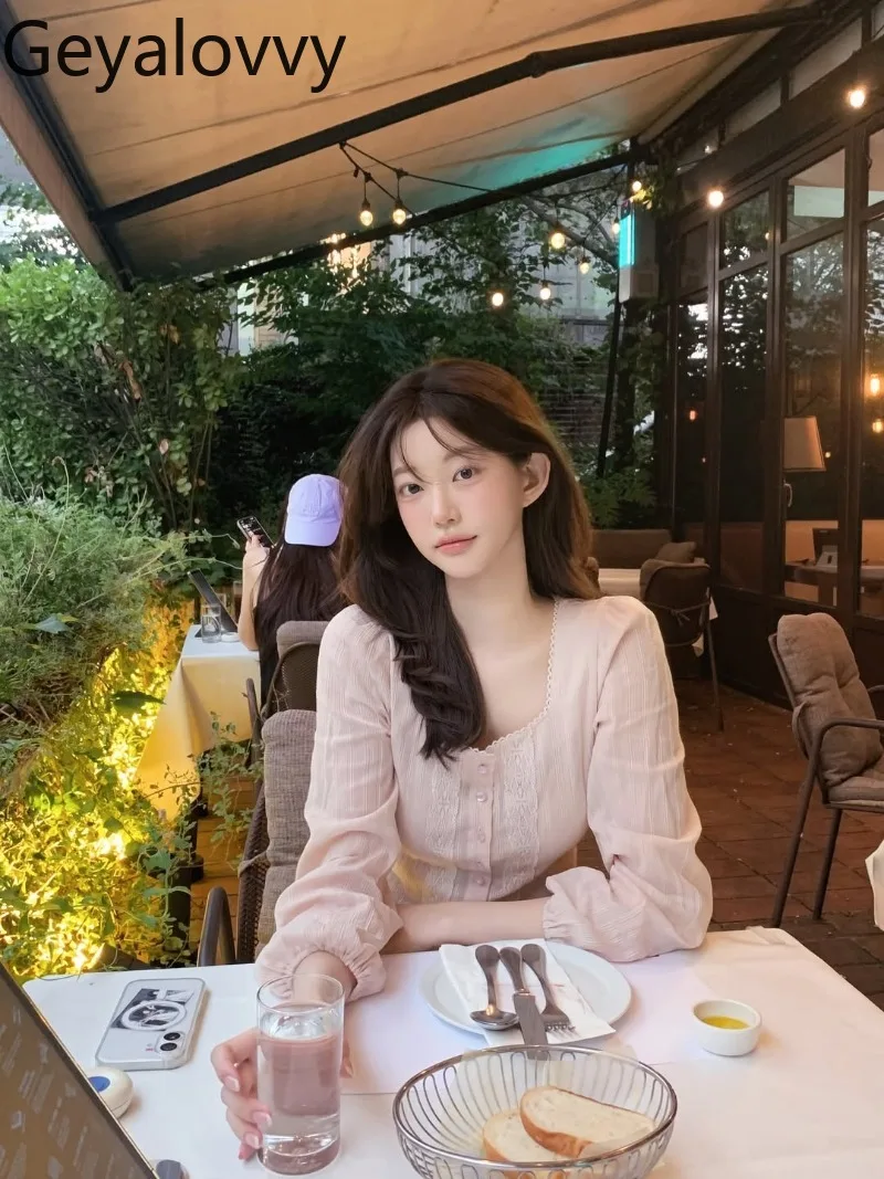 Koreański Niszowy Design Wiosna i Jesień Nowa Różowa Słodka Dziewczęca Delikatna Bluzka z Perłowymi Guzikami Haftowana Wyszczuplająca Koszula z Długim Rękawem