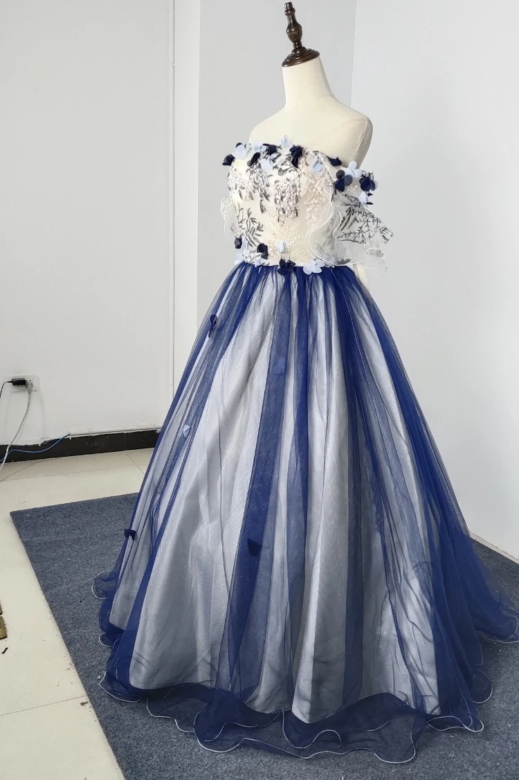 Customized Elegant Slash Neck Flower Appliques Slim Waist A-line Ball Gown Exquisite Floral Embroidery Appliques Gown Long Tiere