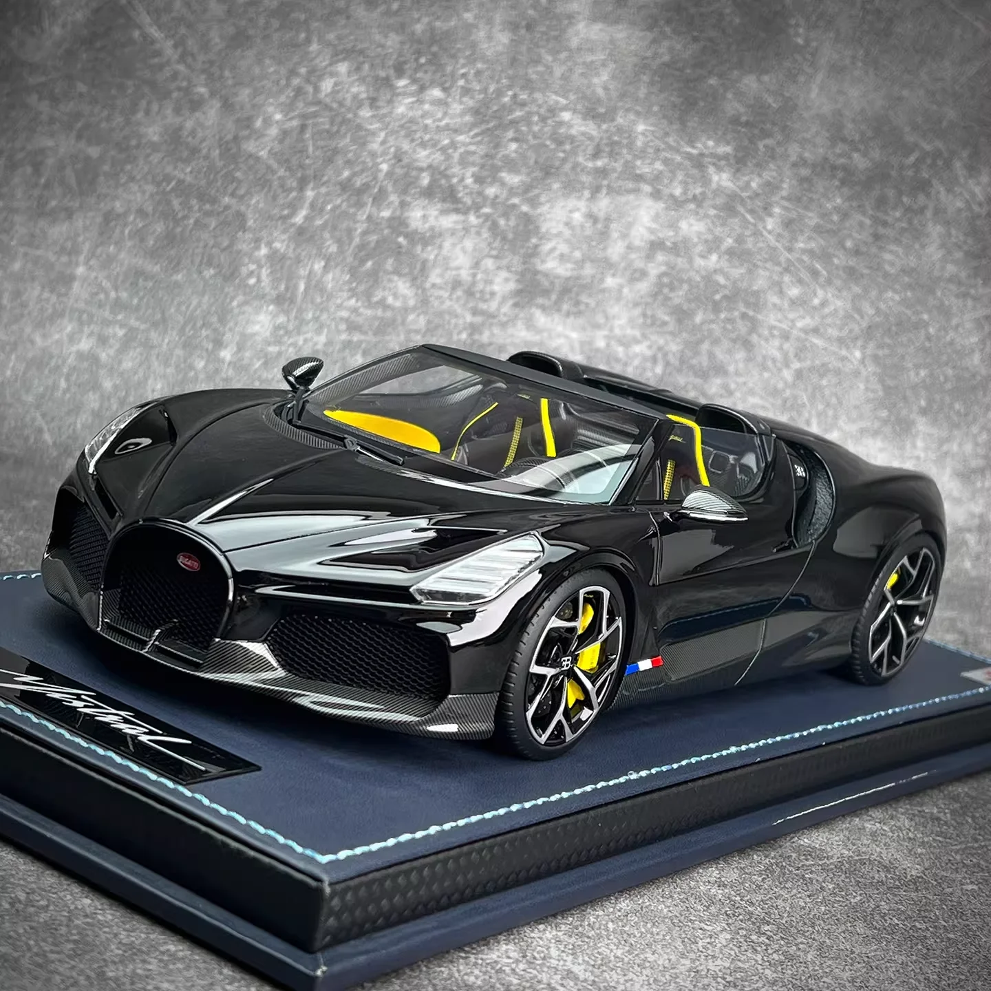 

MR 1:18 Bugatti W16 Mistral Black Resin модель автомобиля для мальчиков, коллекционная игрушка для взрослых. Подарочная коллекция. Аксессуары для украшения дома.