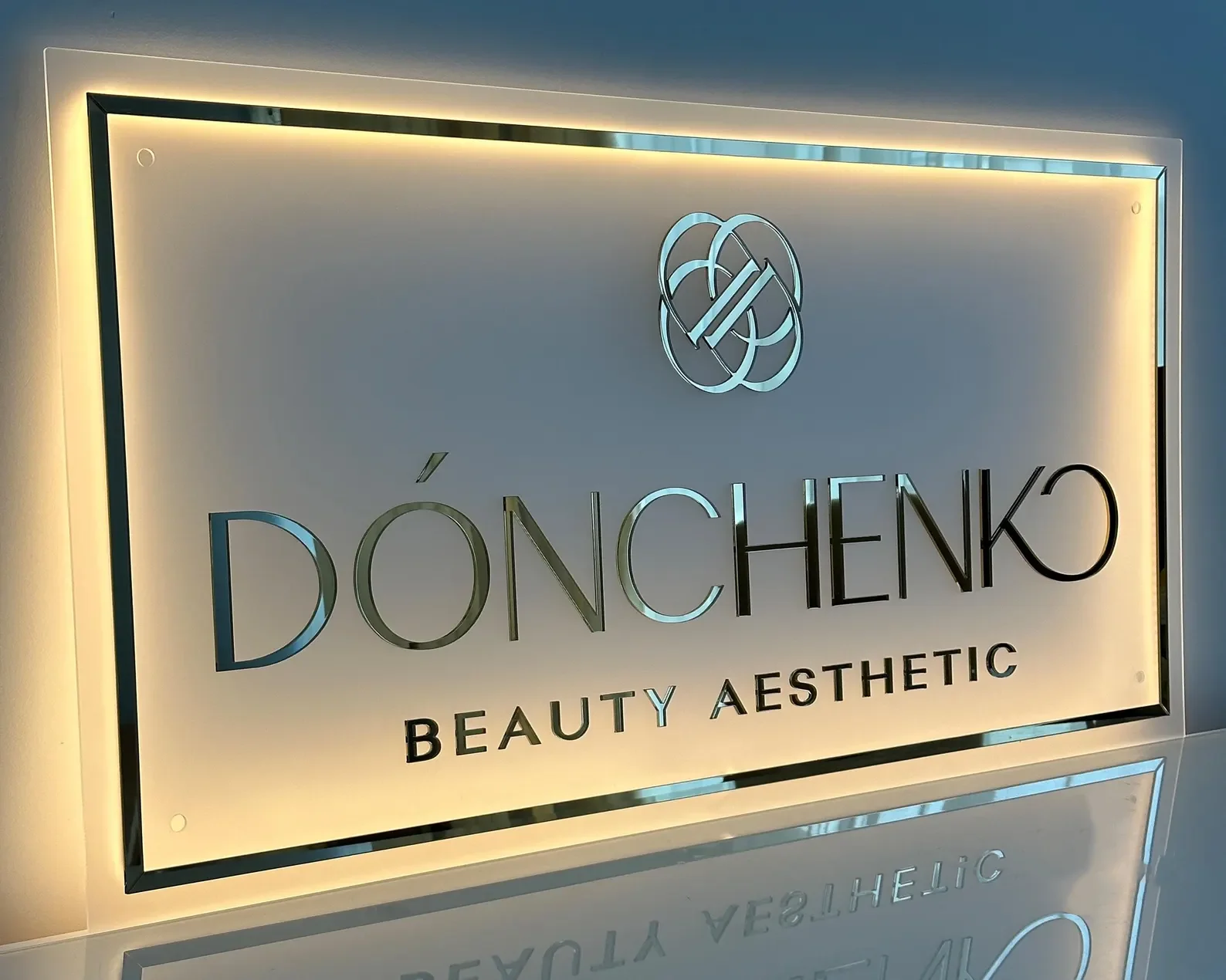 

Custom Business Logo LED Sign Backlit Acrylic 3D Rectangle Wall Decor for Beauty Salon Office Company Logo Lighting Signage