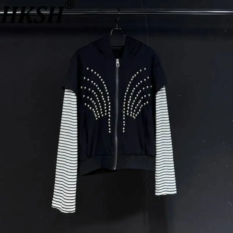 

HKSH Spring Autumn New Men Tide Dark Punk Rivet Stripe Patchwork Hooded Sweatshirt Women Streetwear Casual Zipper Jacket HK24003