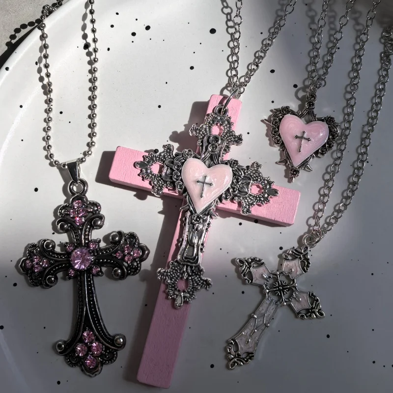 4-teiliges Gothic Rosa Kreuz-Herz-Anhänger-Halsketten-Set mit Rosa Diamanten, Mehrlagiger Ästhetischer Schmuck für Damen – Detail 5