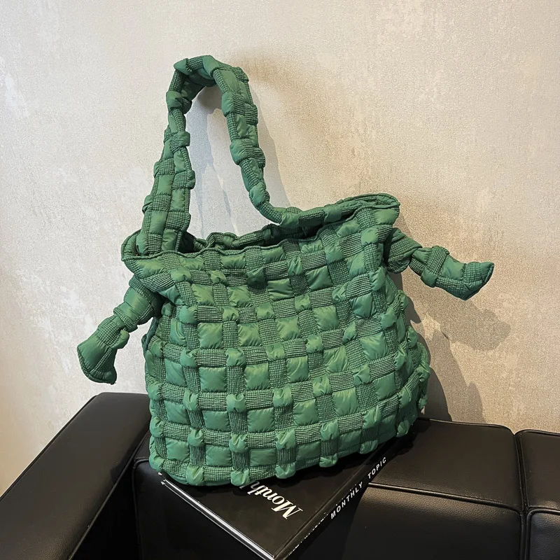 High-capacity Grid Cloud Tote Bag 2024 Winter New Style Fashion Leisure Fold Ultra Light Solid Color The Single Shoulder Bag