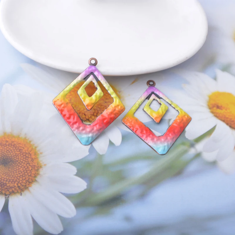8 Stück/Set Sommer-Stil Eisen Regenbogenfarben Geometrie Herz Runde Anhänger Schmuckzubehör Bemalte Ohranhänger Damen DIY Accessoires – Detail 12