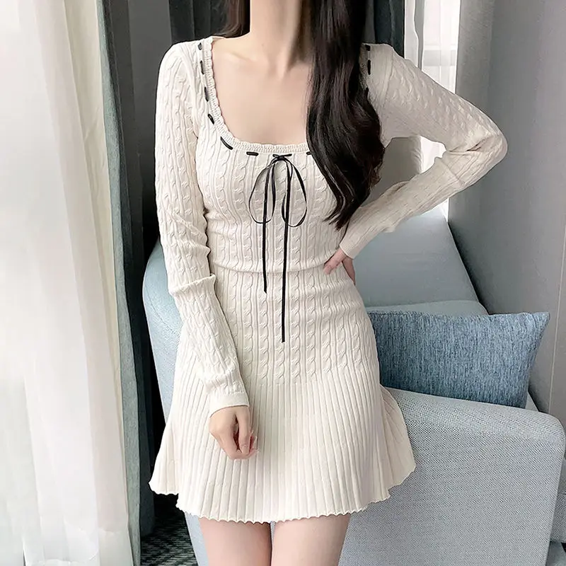 

Knitting Dress Lace Up Slim Fit U-Neck Sexy Spicy Girl High Waist Long Sleeves Knitted Pleated Mini Dresses Women Fashion New