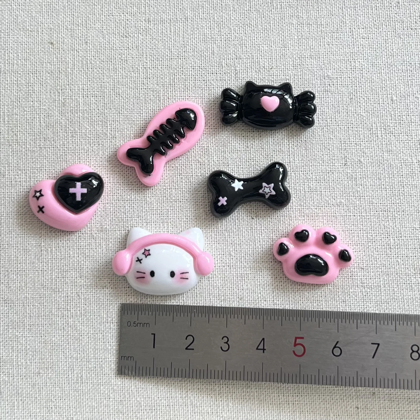 5 buah miniso kitty ikan tulang kartun seri resin kartun cabochons flatback diy bahan kerajinan perhiasan membuat pesona