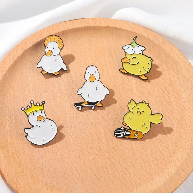 Pines Enamel Pin Cartoon Crown Duck Brooch Label Pins Broches For Women's Clothing Brooches Metal Badges Gifts For Women Jewelry