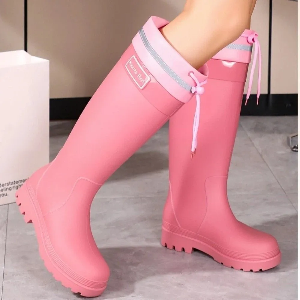 Modische Wasserdichte Wasserschuhe PVC Rutschfeste Damen-Regenstiefel mit Mittelhohem Absatz und Kordelzug Regenwald-Regenschuhe – Detail 10