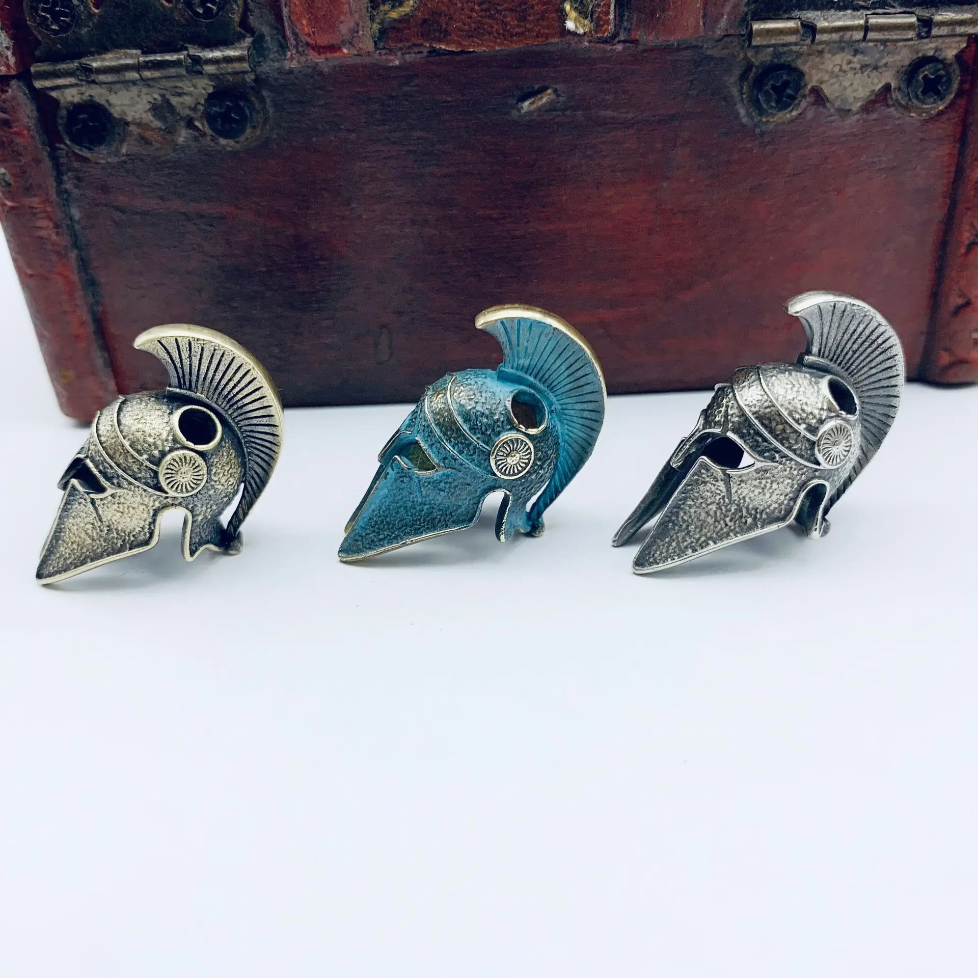 Spartan רומי לוחם קסדת פליז סכין חרוזים בחוץ EDC כלי DIY Paracord שרוך תליוני ארוג חבל צמידי אבזרים