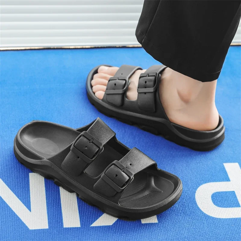 Pantofole estive traspiranti da uomo Sandali casual comodi e leggeri per uso interno ed esterno