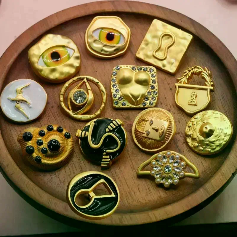 /HTF/Vintage Metal Button Artistic Eye Heart Shaped Decorative Buttons For Clothing Bags DIY Craft Accessories