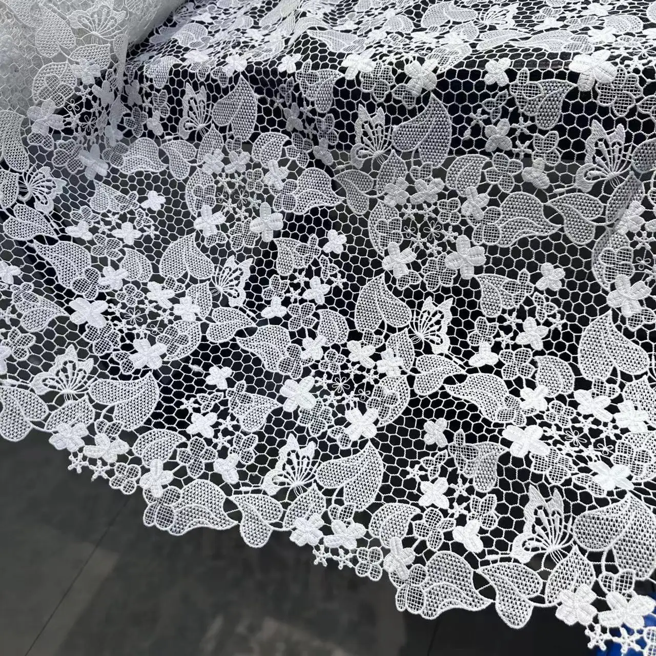 Exquisite Fully Water-soluble Hollowed Out Butterfly Flower Embroidery Lace Fabric Stage Dress Wedding Lace Accessories