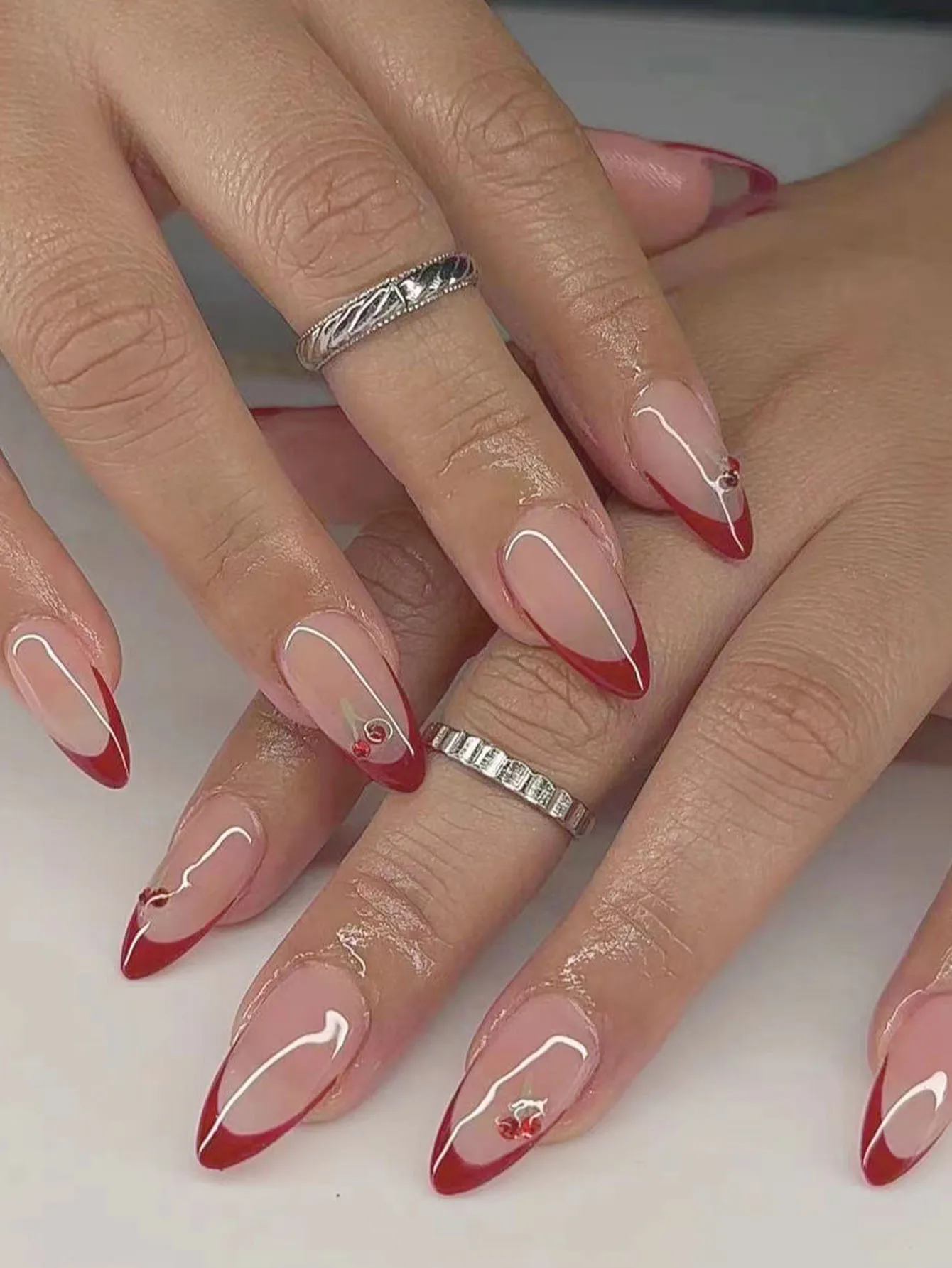 

10 штук съемных накладных ногтей ручной работы в форме миндаля с красными бриллиантами во французском стиле и вишней