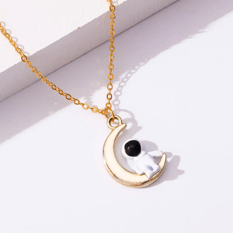 2023 New Trendy Alloy Enamel Moon Star 3D Spaceman Pendant Necklace Delicate Astronaut Charm Necklace Jewelry For Couple Girls