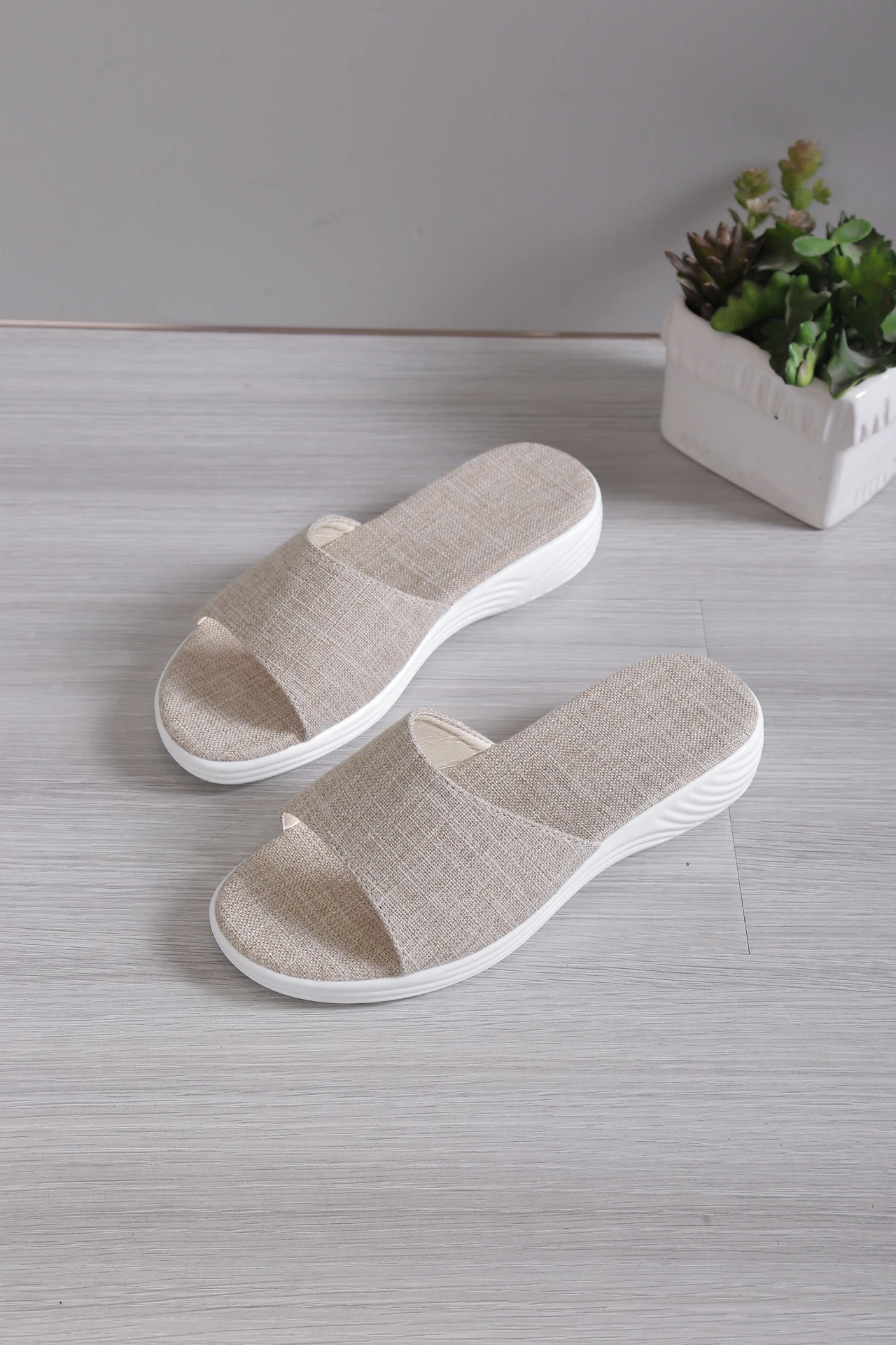 Cross border oversized slippers for summer wear with sloping soles, new casual beach women\'s sandals