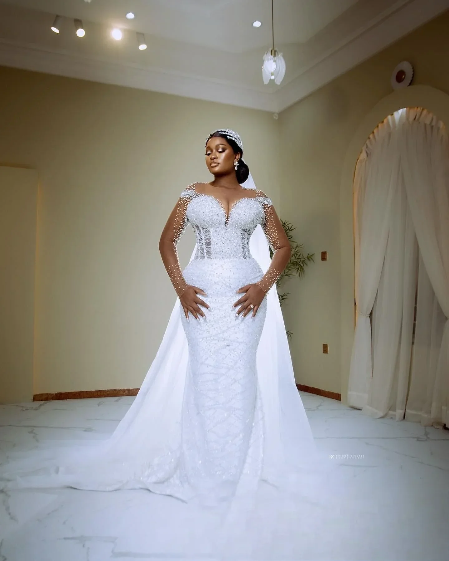 맞춤형 아랍 아소 에비 플러스 사이즈 아이보리 머메이드 웨딩드레스 비즈 장식 시어 넥 비즈 탈부착 트레인 브라이덜 가운 드레스