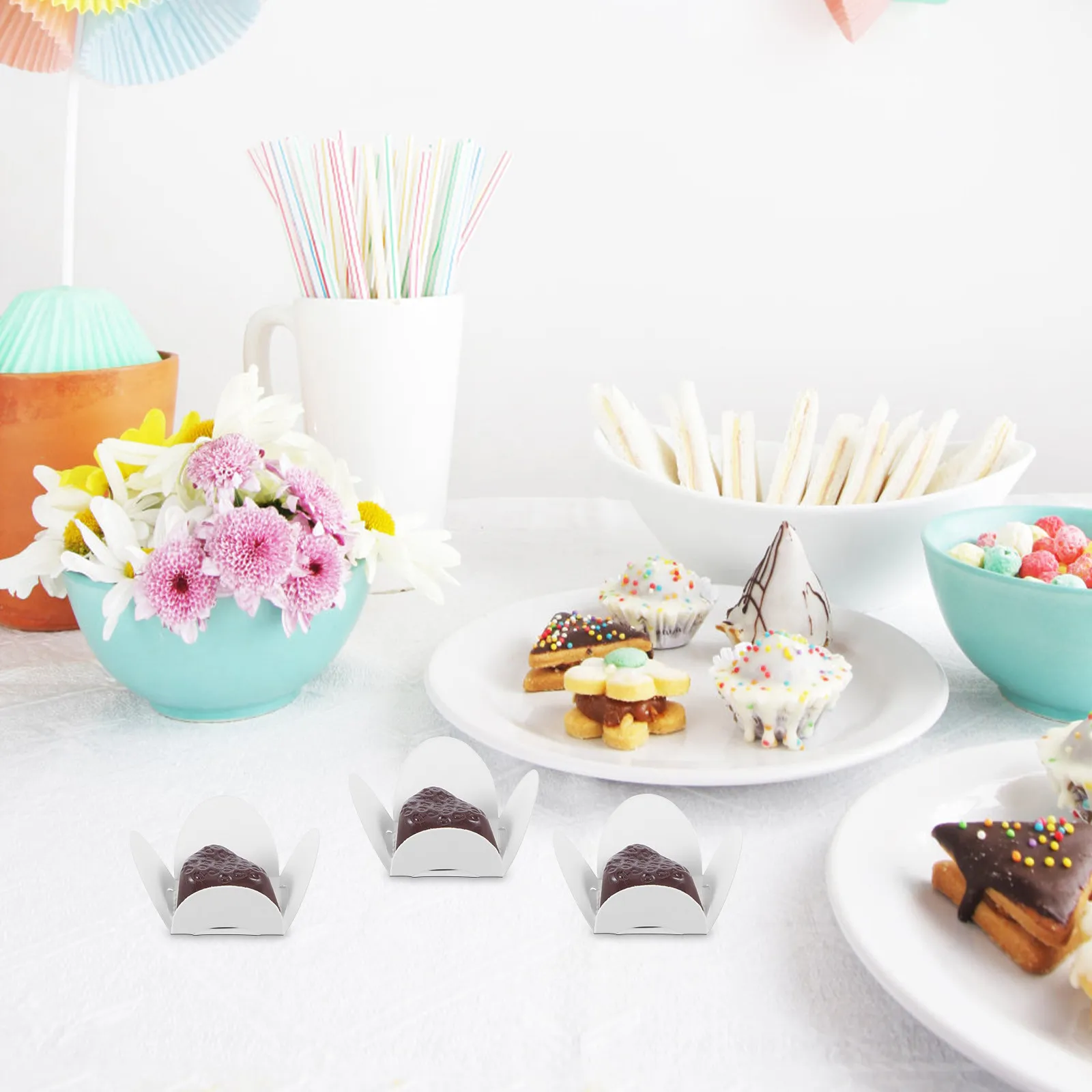 50Pcs Chocolate Paper Holders Foldable Truffle Wrappers Secure Dessert Packaging for Valentine Wedding Shower Party Cups