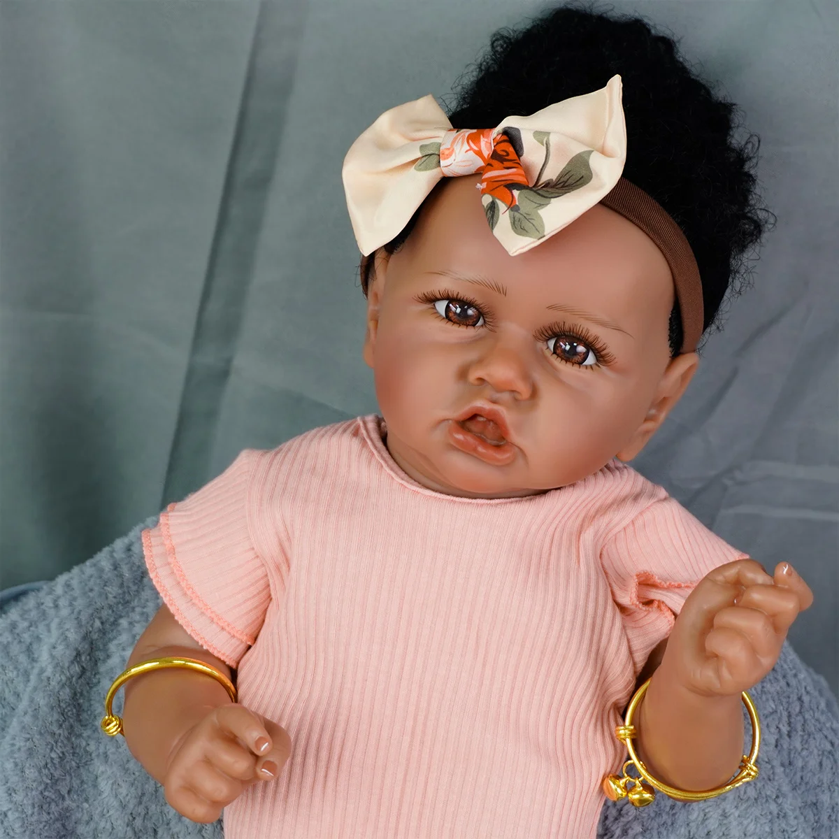 Realistische pasgeboren babypop met gewogen zachte stoffen lichaam Verjaardagscadeau Speelgoed Reborn Babypop Verjaardagscadeau Speelkameraadje voor kinderen