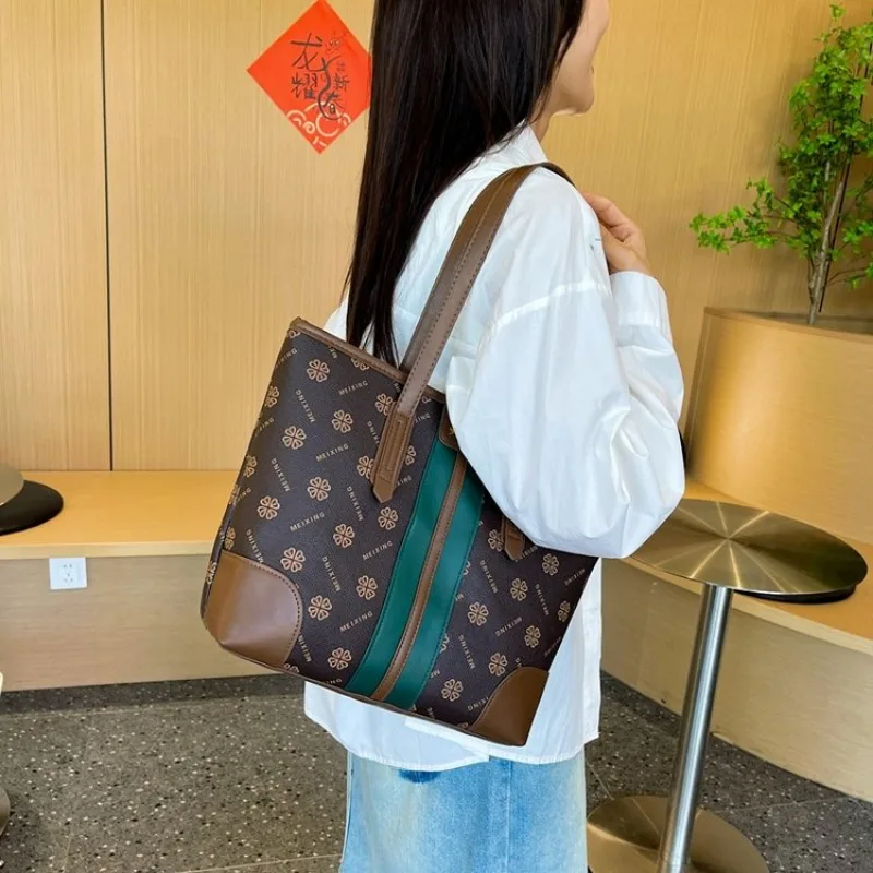 حقيبة حفاضات ريترو رائعة للنساء حقيبة ظهر للمقهى كروس رائعة وجذابة وأنيقة بدون جهد أنيقة محمولة يوميًا