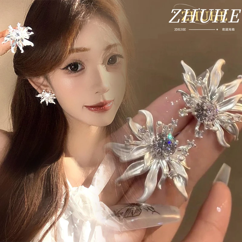 

ZHUHE Retro Metal Three-dimensional Flower Earrings Are Perfect Jewelry Accessories For Women And Party Gifts