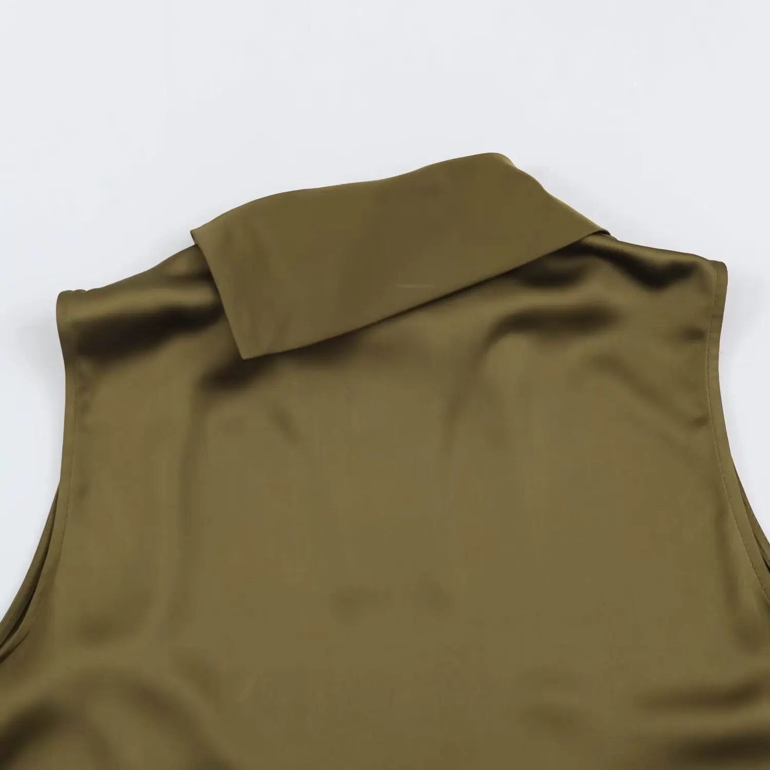 BSAY 2026 Neues Minimalistisches Satin-Zweiteiler-Set mit Drapierter Kragenpartie, Ärmellosem Oberteil mit Schulterknöpfen und Tailliertem Midi-Rock für Damen – Detail 8