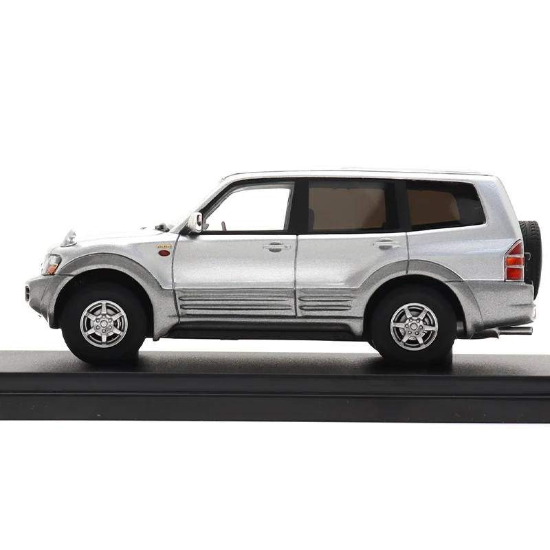 1:43 Harz Modellauto PAJERO (1999) Edition Automodell Hohe Simulationsfahrzeuge Dekoration Ornament Spielzeug für Jungen Sammlung Geschenke