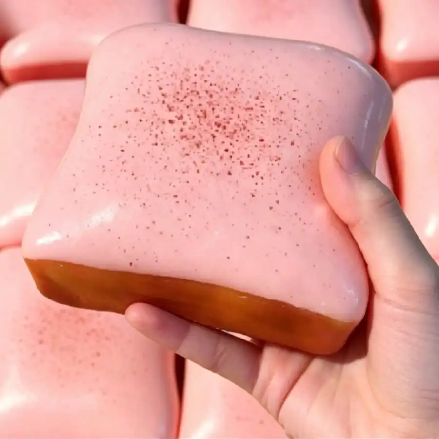 

1pc super soft butter toast squishy toy. Great stress reliever, ideal birthday gift and collectible for hobbyists. Note: Surface spray color varies randomly among batches with slight shade differences, which won't affect product quality.