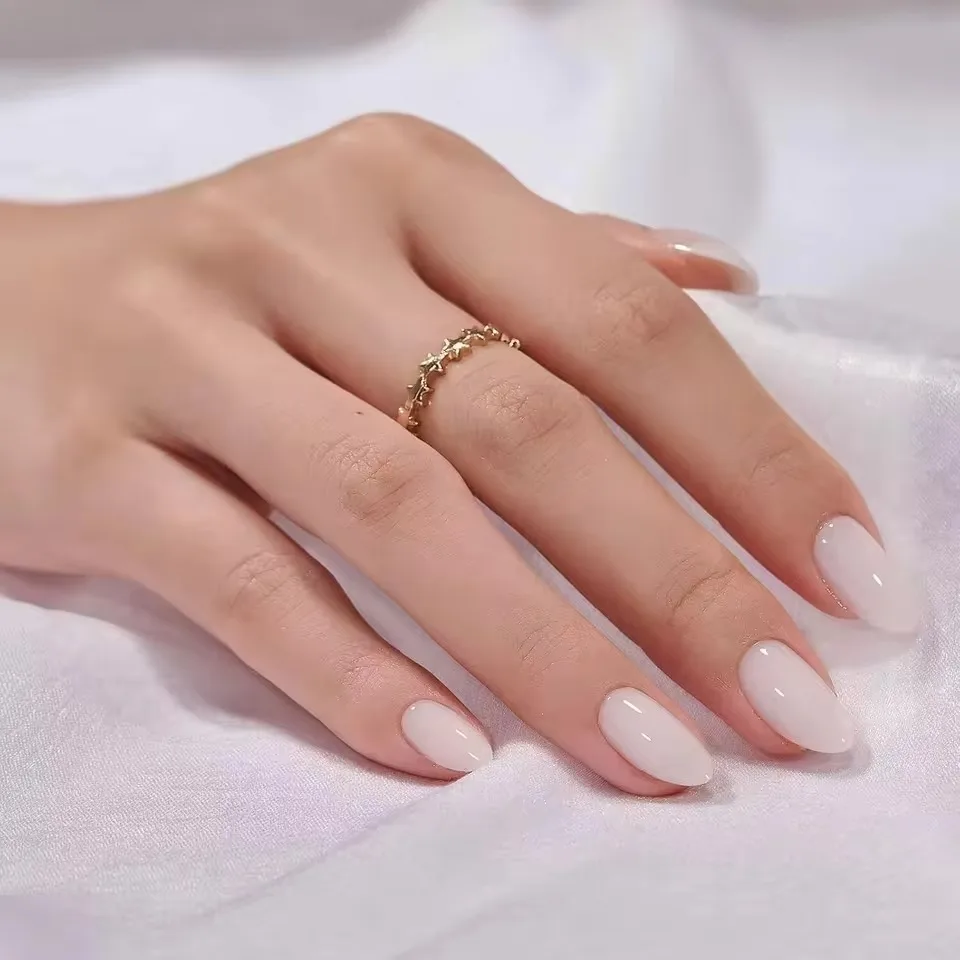 Unha Almond Branca: O Segredo Para Um Visual Limpo E Sofisticado?